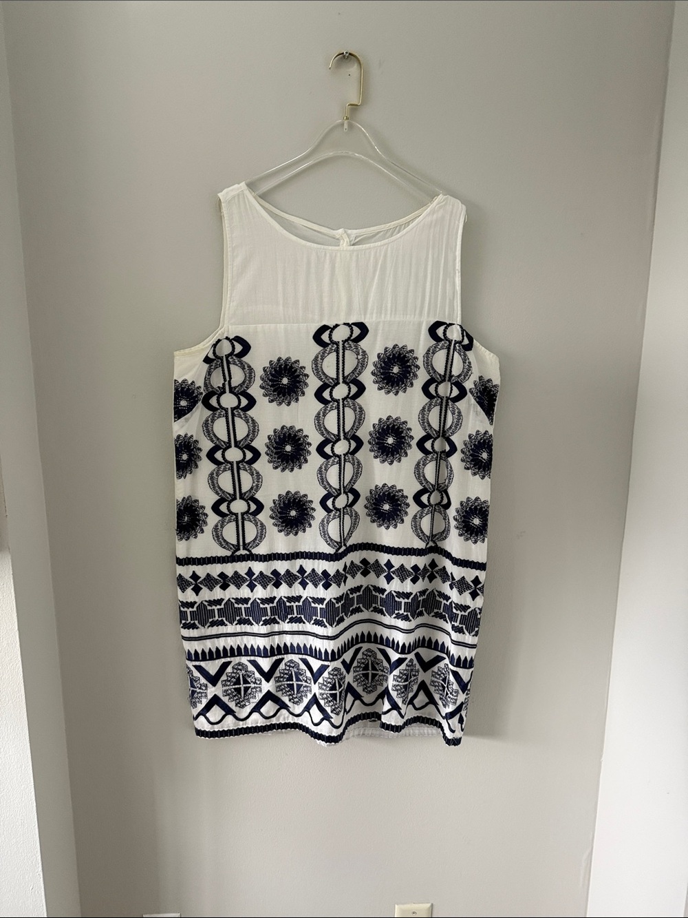 Gretchen Scott Designs White and Navy Embroidered Sleeveless dress